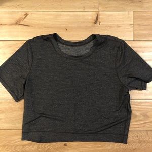 Women’s cropped shor sleeve workout top